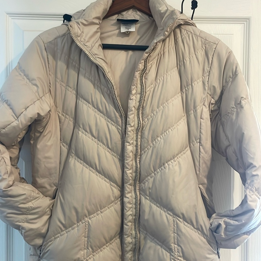 Patagonia Women's Light Beige Puffer Jacket